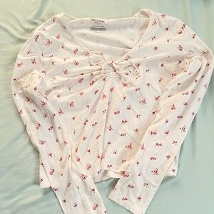 cute white top with flowers